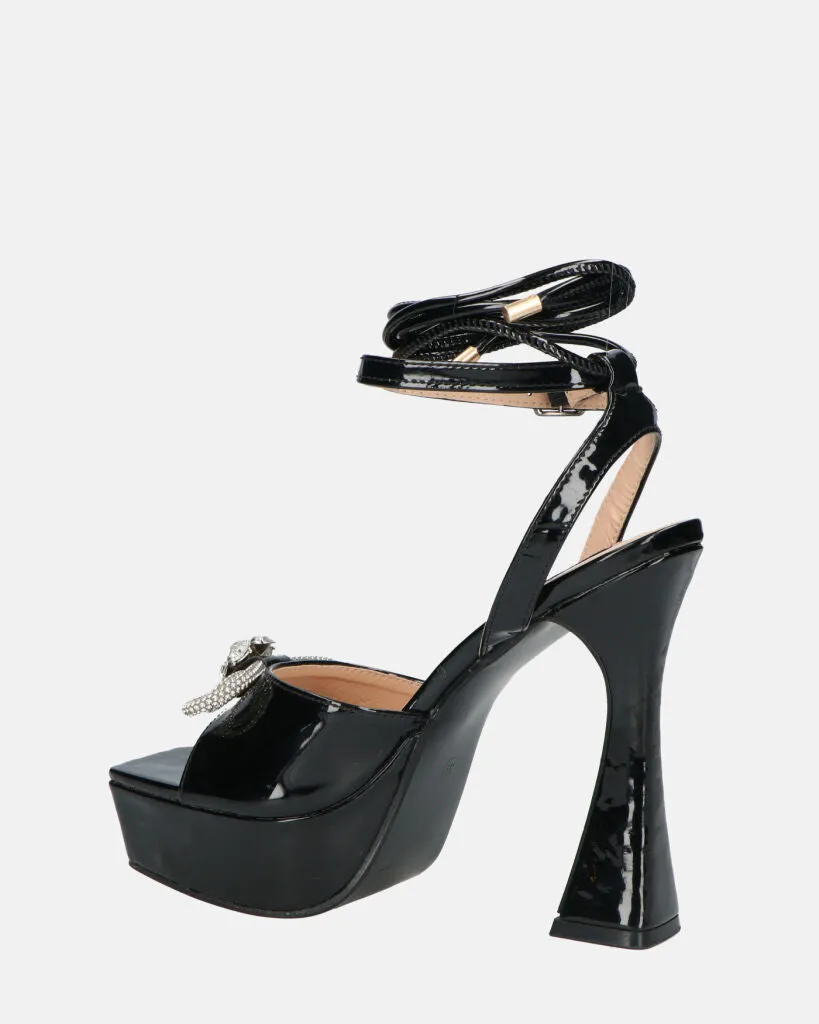 JANINE - tacchi alti con platform in glassy nero e fiocco con gemme