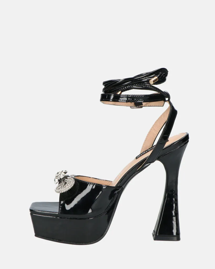 JANINE - tacchi alti con platform in glassy nero e fiocco con gemme